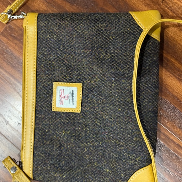 Chic Yellow and Black Crossbody Bag - Picture 2 of 4